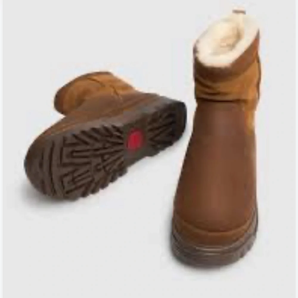 UGG Brown Heritage Pull-On Trailgazer Boots men size 9 gently used
